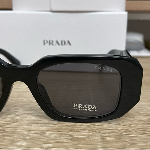 Prada PR 17WSF Black Rectangular sunglasses - Picture 5 of 6